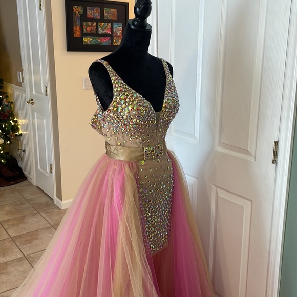 Sherri Hill Nude Pink short cocktail with detachable tulle skirt. - Picture 8 of 17